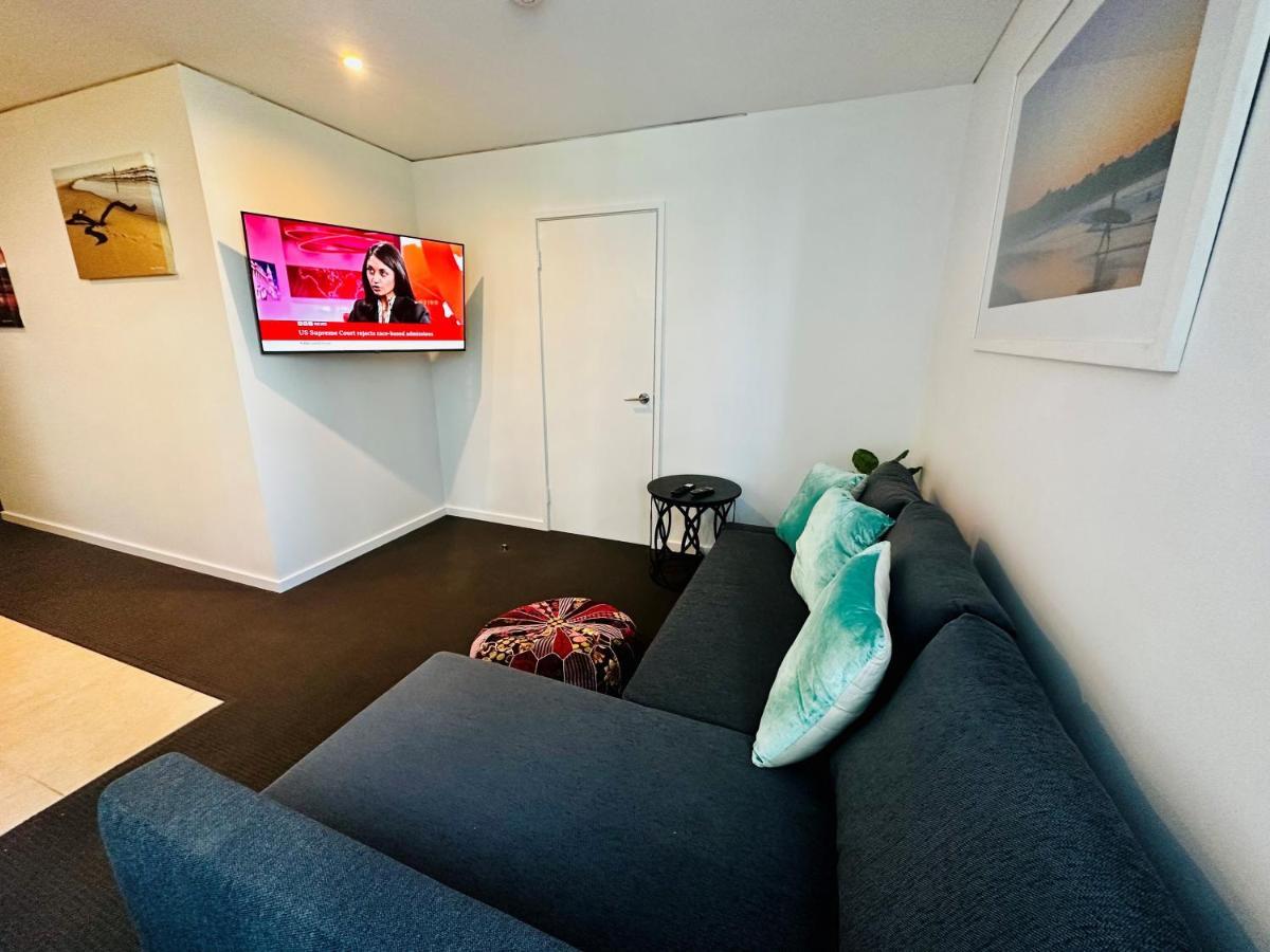 Modern 2 Bedroom Apt Near Tram & Ocean Apartment *