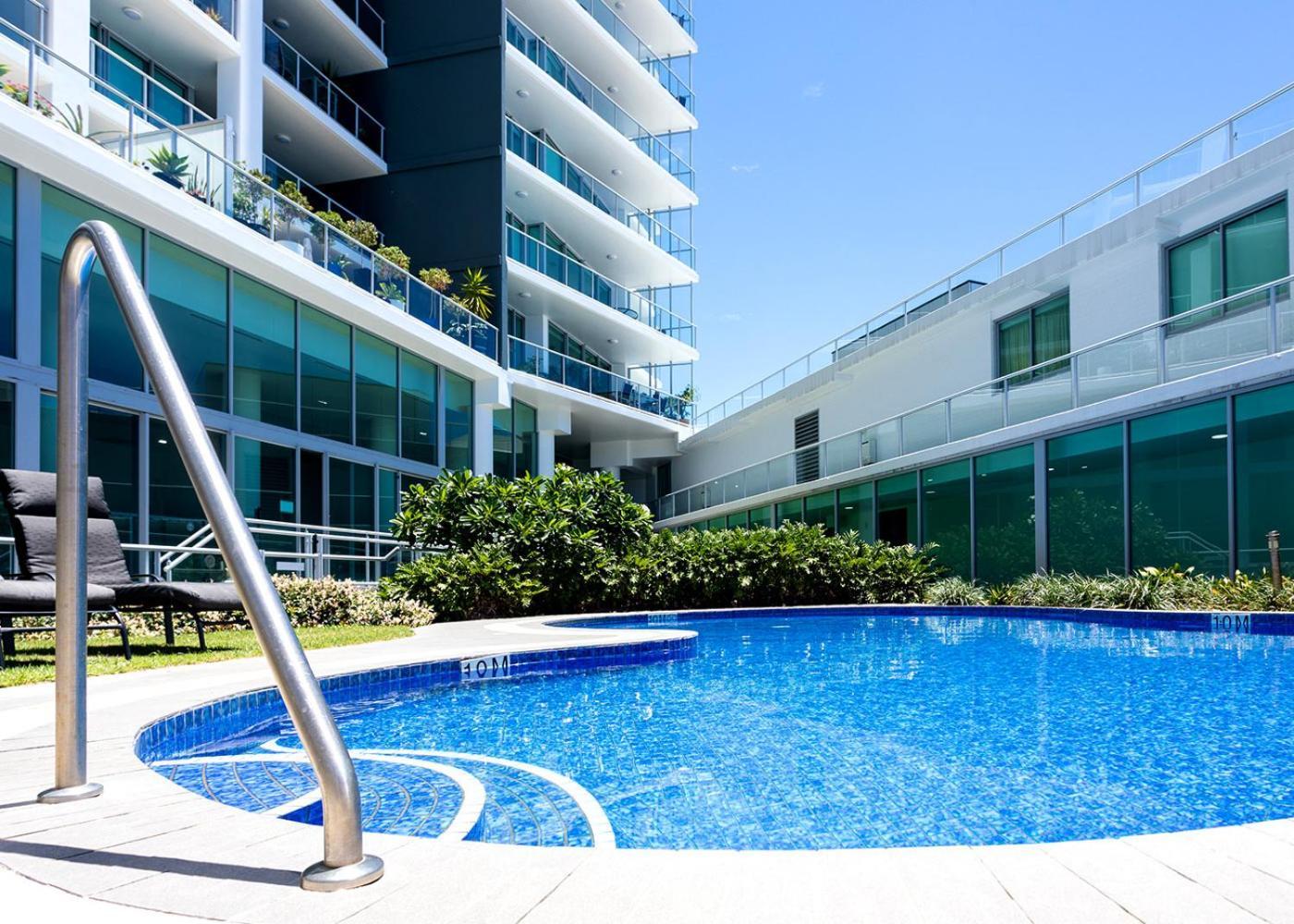Modern 2 Bedroom Apt Near Tram & Ocean Gold Coast