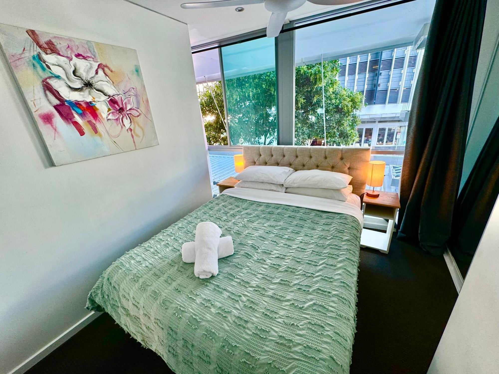 Modern 2 Bedroom Apt Near Tram & Ocean Apartment *